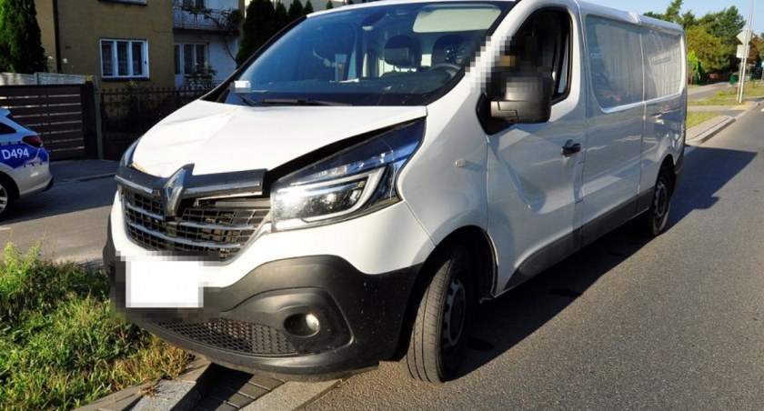 Biała Podlaska: Nastolatka przechodziła przez przejście dla pieszych. Kierowca Renaulta potrącił ją