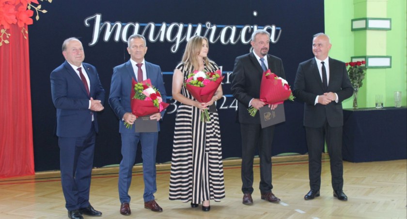 Powiat bialski: Starosta mianował dyrektorów, rozdał awanse i przekazała stypendia. Szkoły w powiecie rozpoczęły naukę
