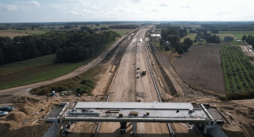 Powiat Bialski: Zaawansowane pracę na autostradzie. Zobacz zdjęcia z odcinka Swory-Biała Podlaska