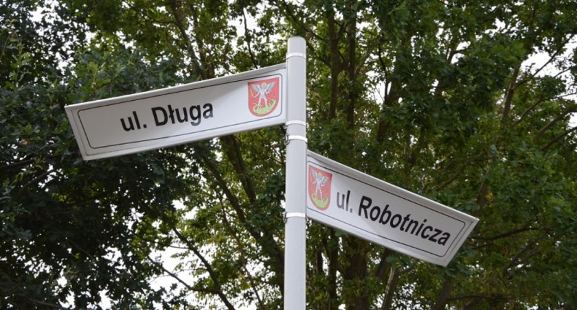 Biała Podlaska: Niszczenie tablic informacyjnych - sprawcy zatrzymani i oskarżeni. Grozi im kara do 7,5 roku pozbawienia wolności