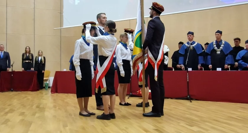 Biała Podlaska: Studenci AWF rozpoczęli rok akademicki. Do uczelni spływają miliony od premiera i ministra
