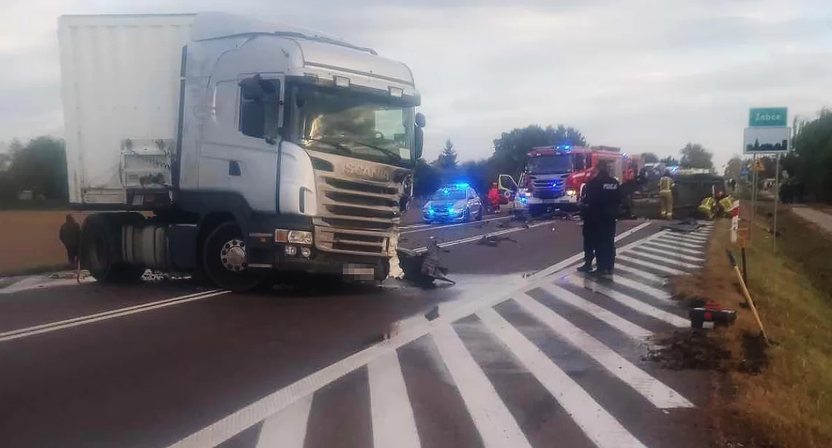 Gmina Międzyrzec Podlaski: Droga krajowa zablokowana. Wypadek samochodu ciężarowego z dostawczym w miejscowości Żabce, jedna osoba zginęła na miejscu [ZDJĘCIA]