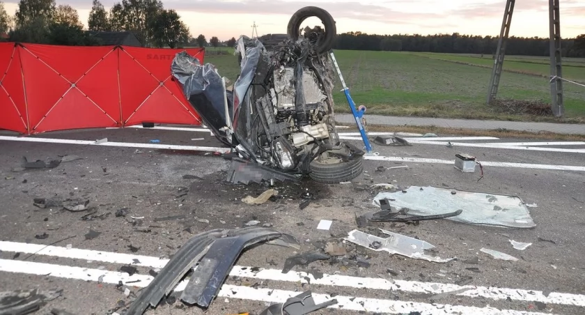 Gmina Międzyrzec Podlaski: Kierowca VW zginął zderzając się z ciężarówką. Nowe fakty dotyczące wypadku na krajowej dwójce