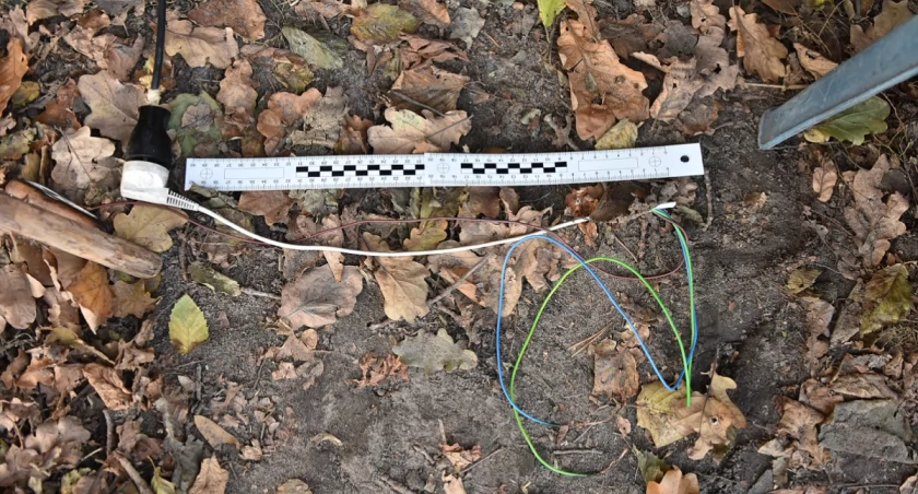 Gmina Tuczna: Tragiczna śmierć 76-latka podczas próby podłączenia przewodu elektrycznego. Policja prowadzi dochodzenie