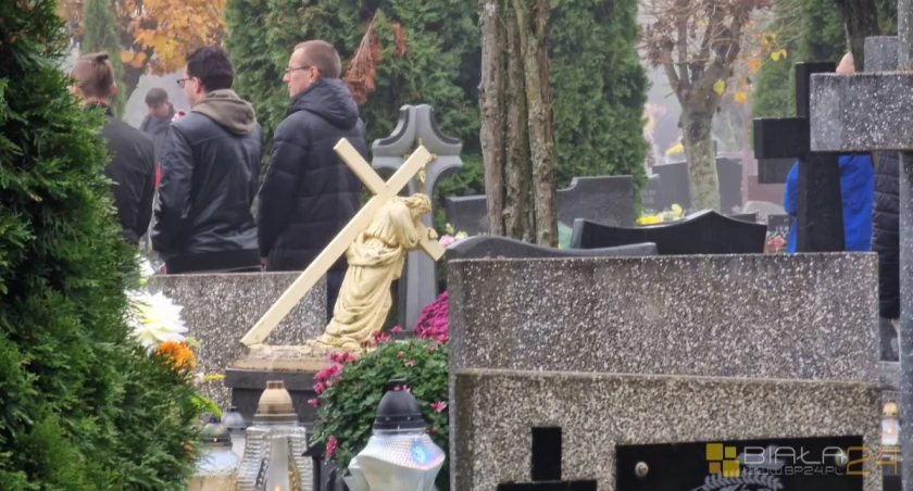 Biała Podlaska: Księża odprawią Msze Święte za zmarłych na dwóch nekropoliach w mieście. Zobacz o której sprawowane będą nabożeństwa