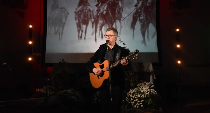 Zachwycający koncert pieśni patriotycznych Macieja Miecznikowskiego w Białej Podlaskiej