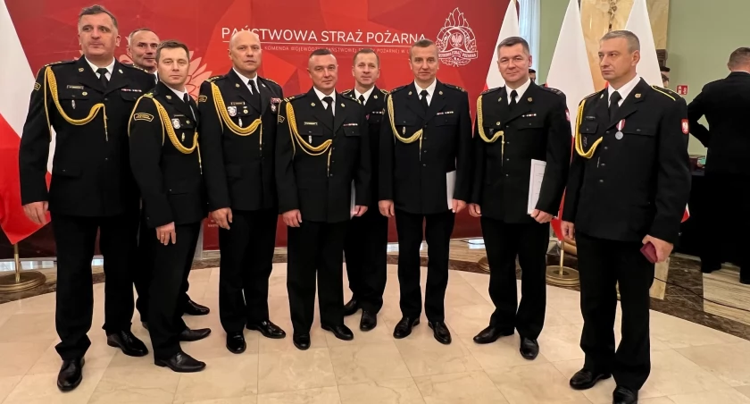 Powiat bialski: Odznaczenia i awanse dla strażaków OSP i PSP.  Nadano wyższe stopnie oficerskie