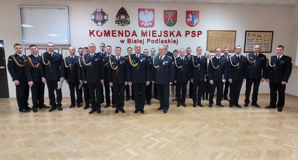 Biała Podlaska: Uroczyste nadanie wyższych stopni służbowych funkcjonariuszom Państwowej Straży Pożarnej
