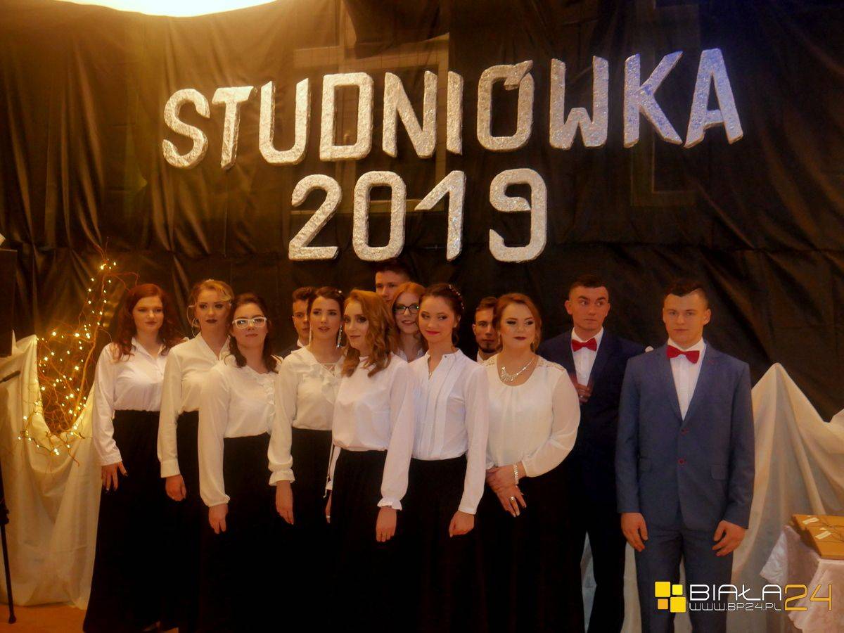POLONEZA CZAS ZACZĄĆ: Studniówka maturzystów z LO im. W. Zawadzkiego w Wisznicach