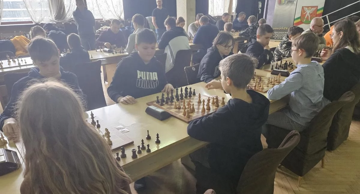Powiat bialski: Grali o puchar starosty. Zmagania przy szachach