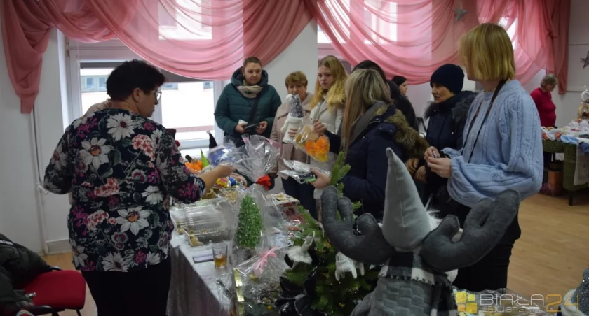 Łomazy: Sprzedawali produkty na Boże Narodzenie. Kiermasz świateczny