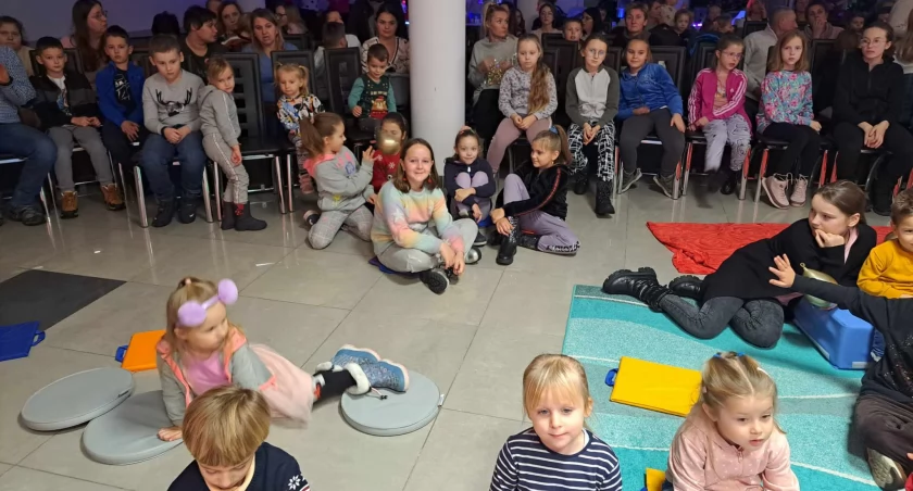 Gmina Piszczac: Niesamowite wydarzenie w gminie. Teatr, Mikołaj i pyszne smakołyki