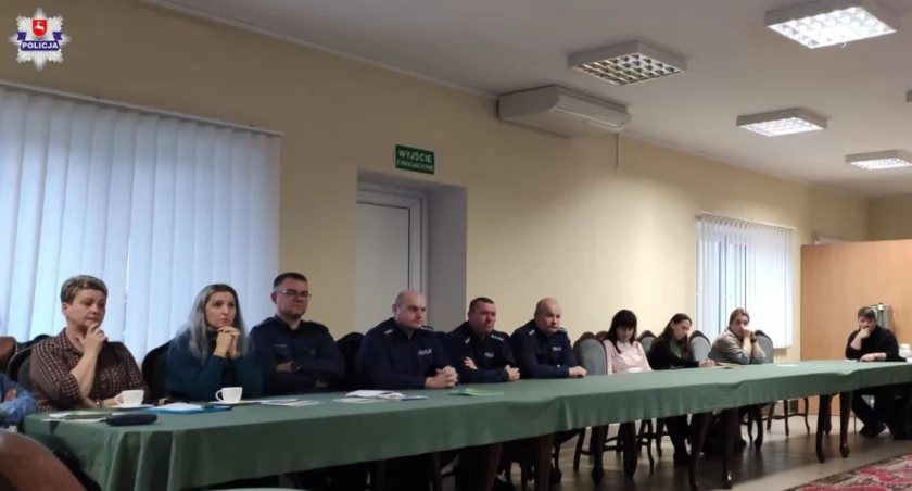 Terespol: Rozmawiali o zagrożeniach i dbaniu o bezpieczeństwo. Spotkanie z policjantami