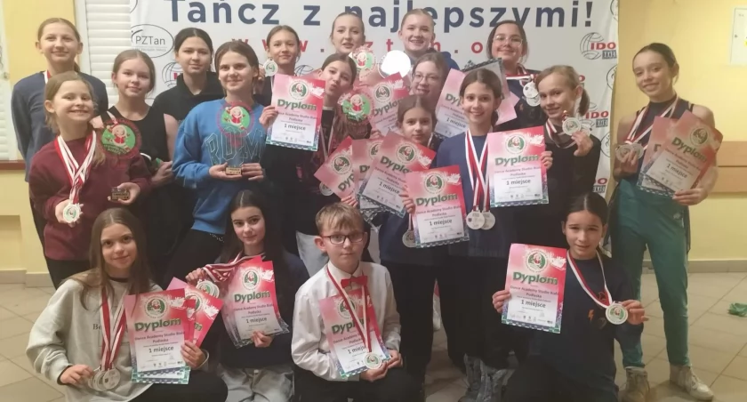 Biała Podlaska: DAS triumfuje na prestiżowym turnieju tanecznym! Bialczanie zdobywają 39 medali i 5 pucharów