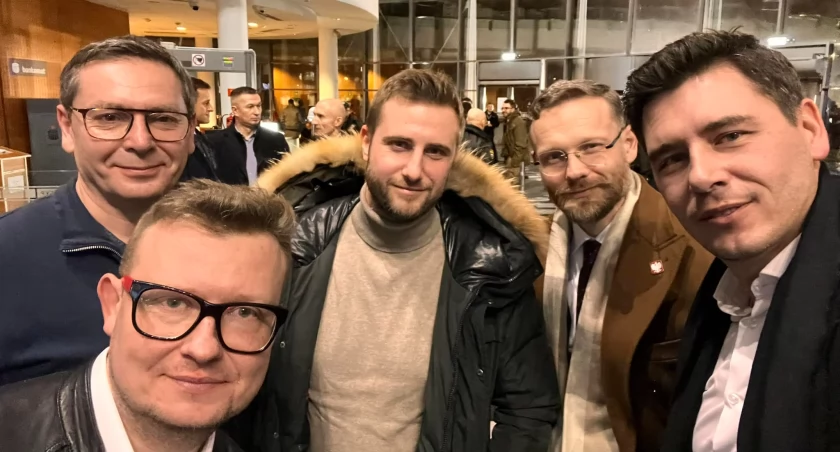 Dariusz Stefaniuk pojawił się w nocy w TVP. Chciał bronić media państwowe przed zmianami 