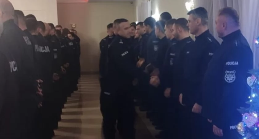 Powiat bialski: Spotkanie opłatkowe dla funkcjonariuszy w Terespolu. Komendant wojewódzki podkreśla trud i poświęcenie policjantów. 