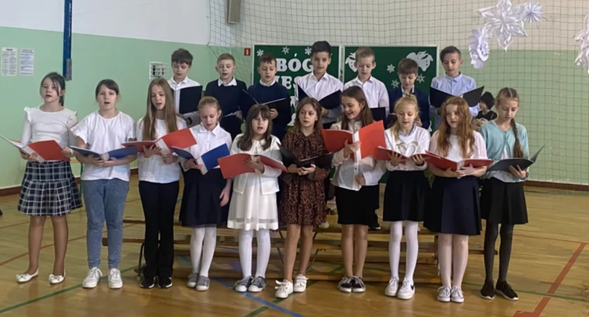Gmina Zalesie: Magiczne jasełka: uczniowie wzruszyli swoim talentem.