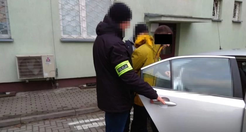 Biała Podlaska: Niewypłacalny ojciec zatrzymany. Policja schwytała go po dwóch listach gończych. Razem z nim znaleziono 16-latkę.