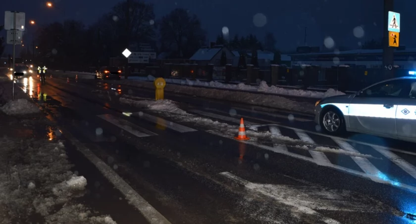 Biała Podlaska: potrącenie na przejściu - Wypadek na alei Jana Pawła II. Młoda kobieta trafiła do szpitala z obrażeniami ciała
