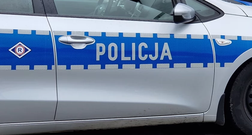 Powiat bialski: Myślał, że to żona. Przesłał kobiecie kod Blik i stracił pieniądze