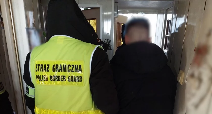 Straż graniczna ze Sławatycz rozbija grupę przestępczą organizującą przerzut ludzi przez granicę. Zatrzymano 23 osoby