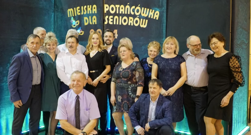 Seniorzy bawili się na parkiecie II LO w Białej Podlaskiej