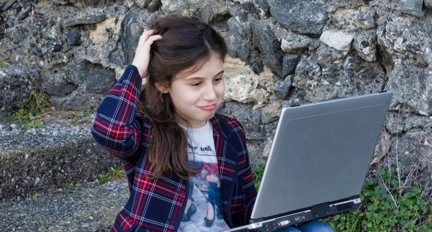 Kiedy kupić dziecku pierwszy laptop?