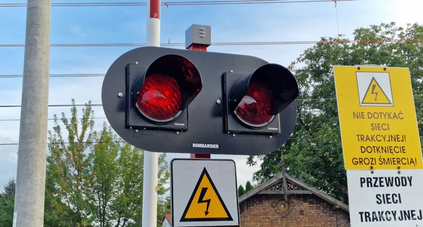 Bezpieczeństwo na przejazdach kolejowych - działania profilaktyczne w Białej Podlaskiej. Wspólna akcja policji i PKP Polskich Linii Kolejowych