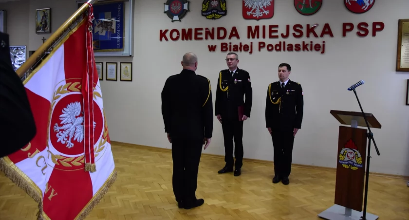 Pożegnano komendanta PSP w Białej Podlaskiej st. bryg. Artura Tomczuka. Teraz obowiązki szefa strażaków pełni jego zastępca