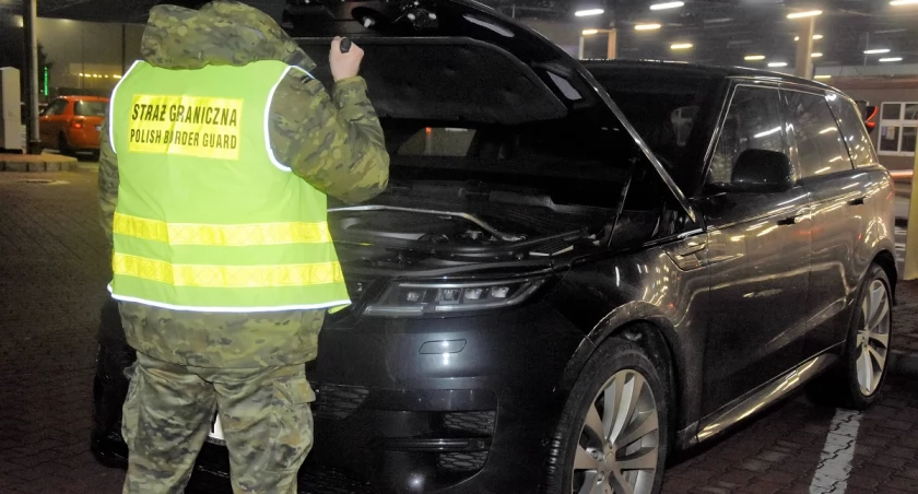 Odkrycie na granicy w Terespolu. Zatrzymano poszukiwany samochód o wartości 700 tys. zł. To kolejny luksusowy pojazd odzyskany 