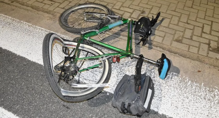 Wypadek w Białej Podlaskiej: 22-latek najechał na cyklistę skręcającego w lewo