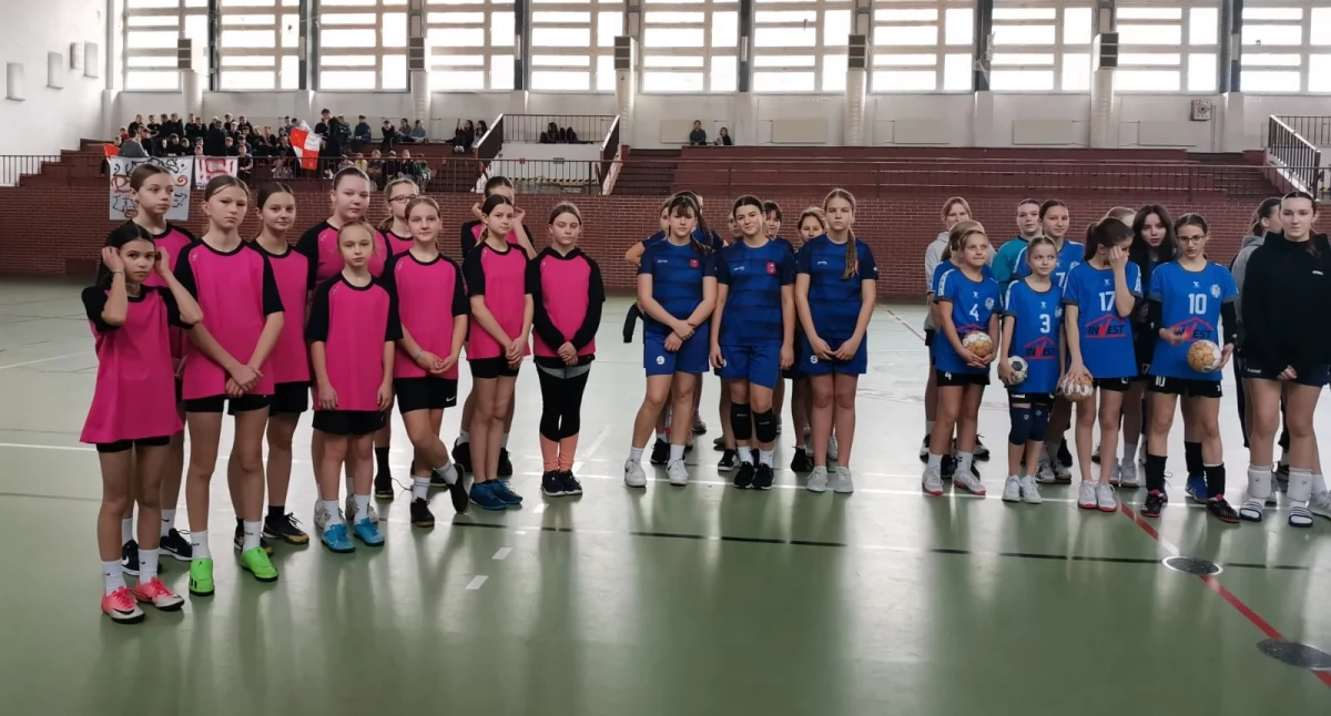 Półfinał woj. lubelskiego - emocjonujące zawody w piłce ręcznej dziewcząt. Kto zdominował hale szkoły nr 5 w Białej Podlaskiej? Sprawdź wyniki