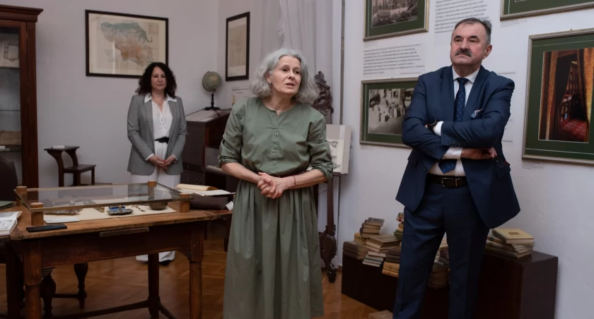 160. rocznica śmierci Jana Kraszewskiego - wyjątkowa wystawa! Przyjrzyj się dziedzictwu rodu: dwory, biblioteki, rękopisy. Odkryj historię w Muzeum J.I. Kraszewskiego
