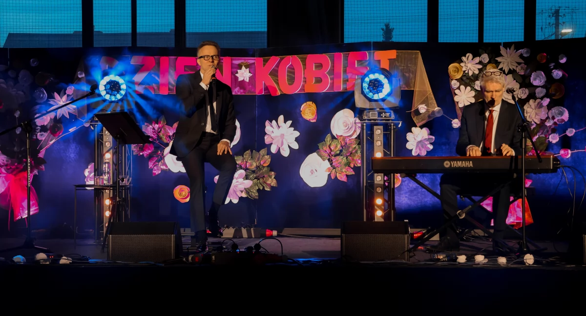 Koncert Sokołowski & Menet w Łomazach - wyjątkowe wykonanie, pełne emocji i nostalgii. To wszystko dla Pań