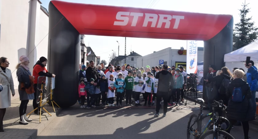 Bieg Wilczym Tropem w Białej Podlaskiej - medal, emocje i wspólne przeżycia na trasie 1963 m i 5 km