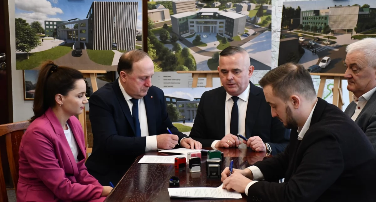 Nowe Starostwo Powiatowe w Białej Podlaskiej - innowacyjny i ekologiczny budynek za 42,7 mln zł! Otwarte tarasy, sale konferencyjne i pszczele ule