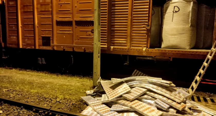Kontrabanda z wagonu towarowego - 20 tys. paczek papierosów. Szokujące odkrycie celników w Małaszewiczach