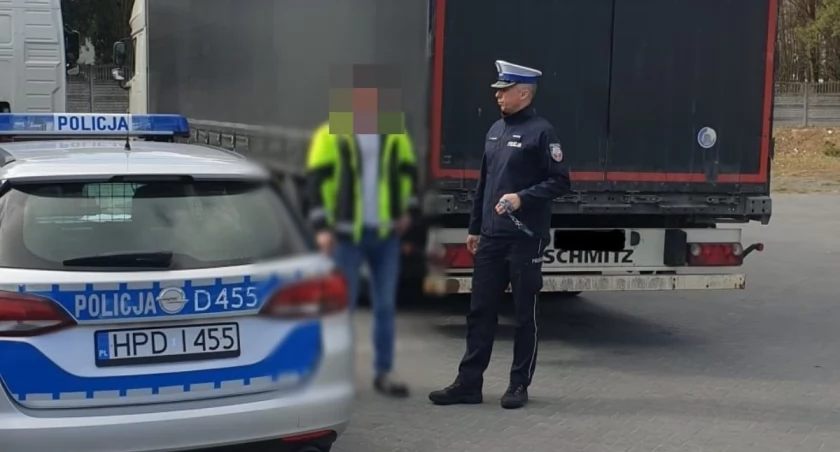 Chciał ominąć kolejkę stojącą do granicy posługując się fałszywymi dokumentami przewozowymi. Teraz obcokrajowiec może trafić do więzienia