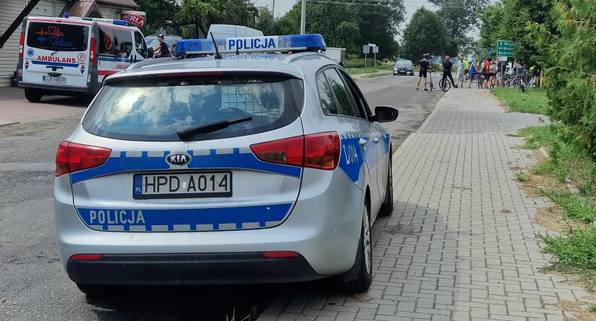 Wyrzucał śmieci w lesie w Janówce. Zapukali do niego policjanci z Piszczaca