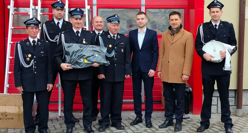 Jubileuszowa niespodzianka dla OSP Dubów. Nowy sprzęt pożarniczy od Dyrektora Wojewódzkiego Ośrodka Ruchu Drogowego