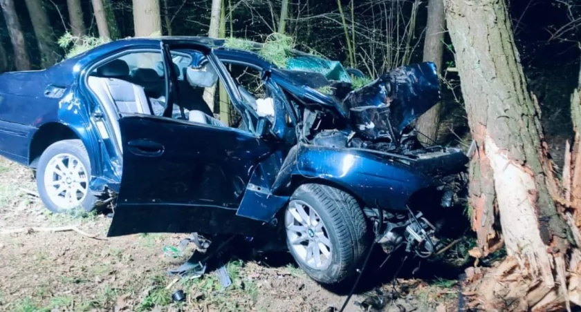 Dwie osoby nie żyją, jedna osoba w szpitalu. Tragiczny wypadek w gminie Rokitno