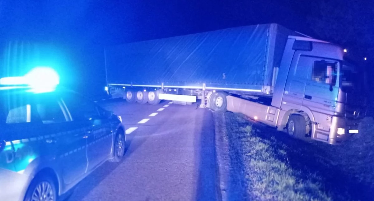 Kierowca zjechał w Styrzyńcu do rowu. Nie dał rady utrzymać się na nogach 