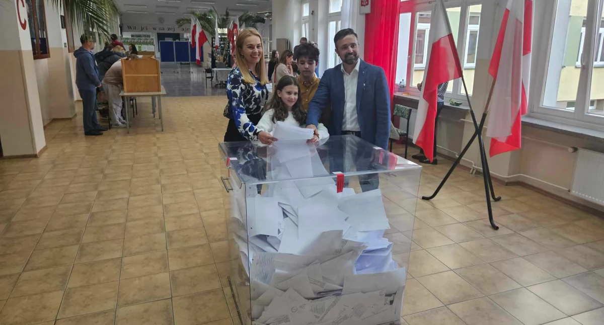 CZAS WYBORÓW: Michał Litwiniuk wygrywa w Białej Podlaskiej 
