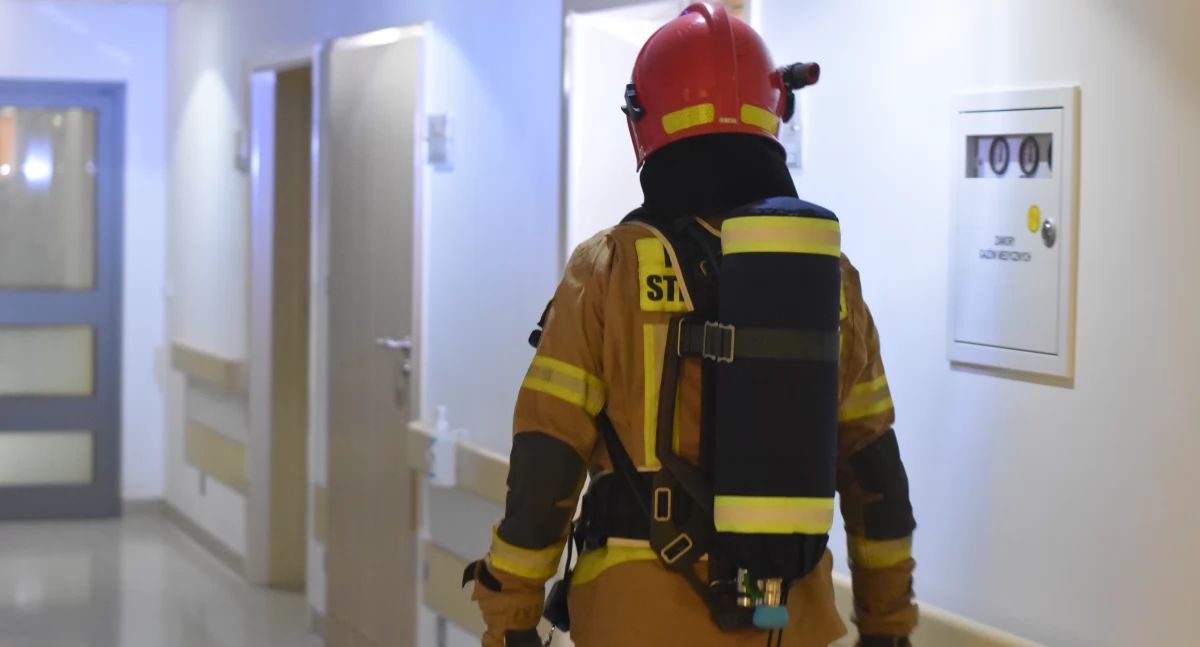 Prawie 100 osób ewakuowanych ze Szkoły Podstawowej nr 5 w Białej Podlaskiej. Uczeń rozpylił gaz. Cztery osoby w szpitalu