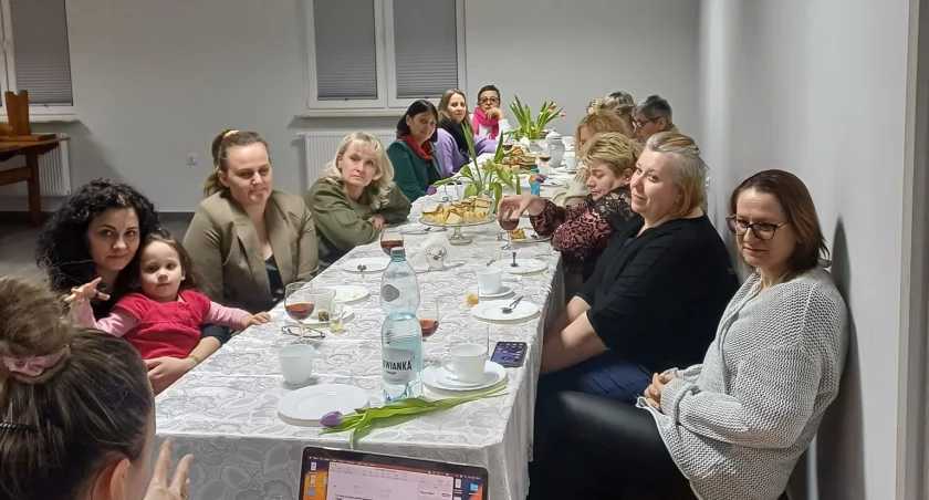Integracja z seniorami przy wspólnym stole Spotkanie w Styrzyńcu z Kołem Gospodyń Wiejskich i Fundacją Biedronki