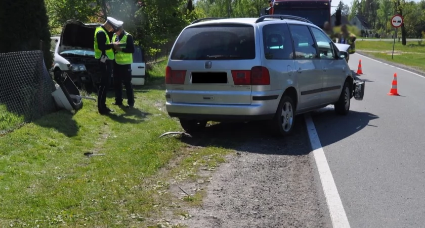Wypadek w Dobratyczach. Uderzyła w zaparkowanego VW. 9-latka była w pojeździe