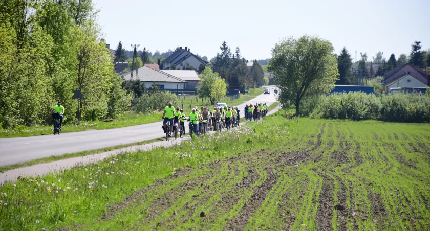 Odkryli malownicze okolice Zalesia w towarzystwie rowerowej przygody i ogniskowego relaksu. Majowy Rajd Rowerowy za nami