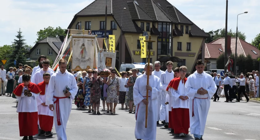 Procesja Bożego Ciała w Białej Podlaskiej. Uroczyste obchody w Parafii bł. Honorata Kożmińskiego