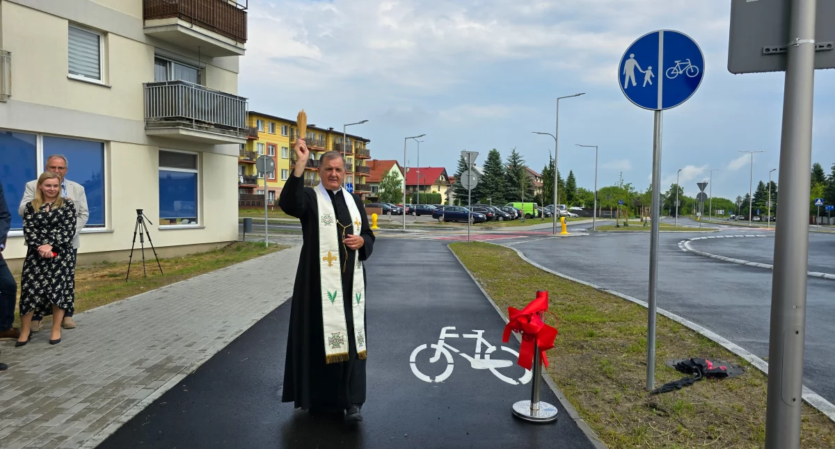 Nowa arteria w Białej Podlaskiej - przekształcenie pejzażu miejskiego! Odkryj odcinek ulicy Armii Krajowej z turbinowym rondem i nowymi miejscami parkingowymi