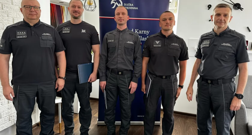 Podziękowania dla Funkcjonariuszy Służby Więziennej za Bohaterską Postawę. Zatrzymali pijanego, który zjechał z drogi
